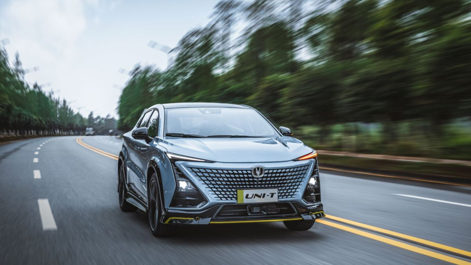 自带弹射模式的长安uni-t,运动版不到14万你该怎么选?