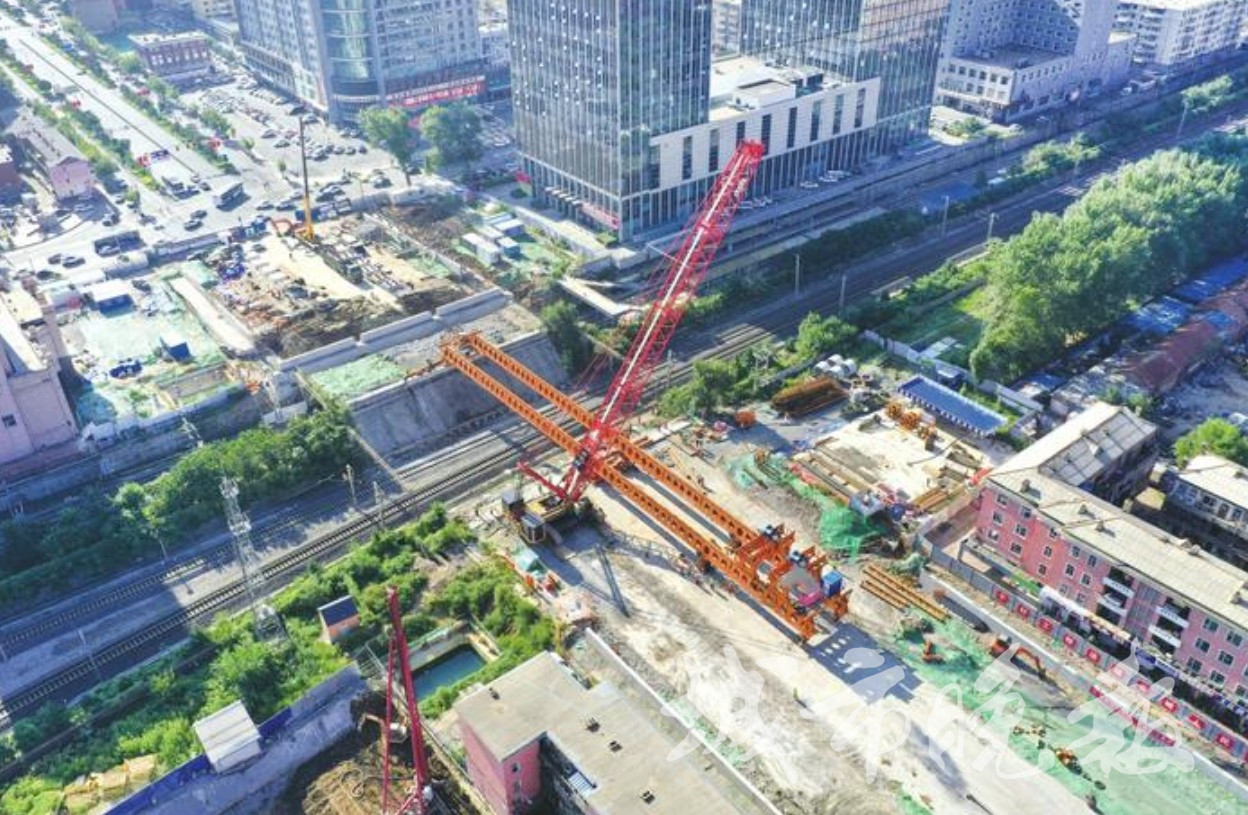 新闻回放:6月10日10时许,长春市西安桥改造工程开工仪式举行,由于桥梁