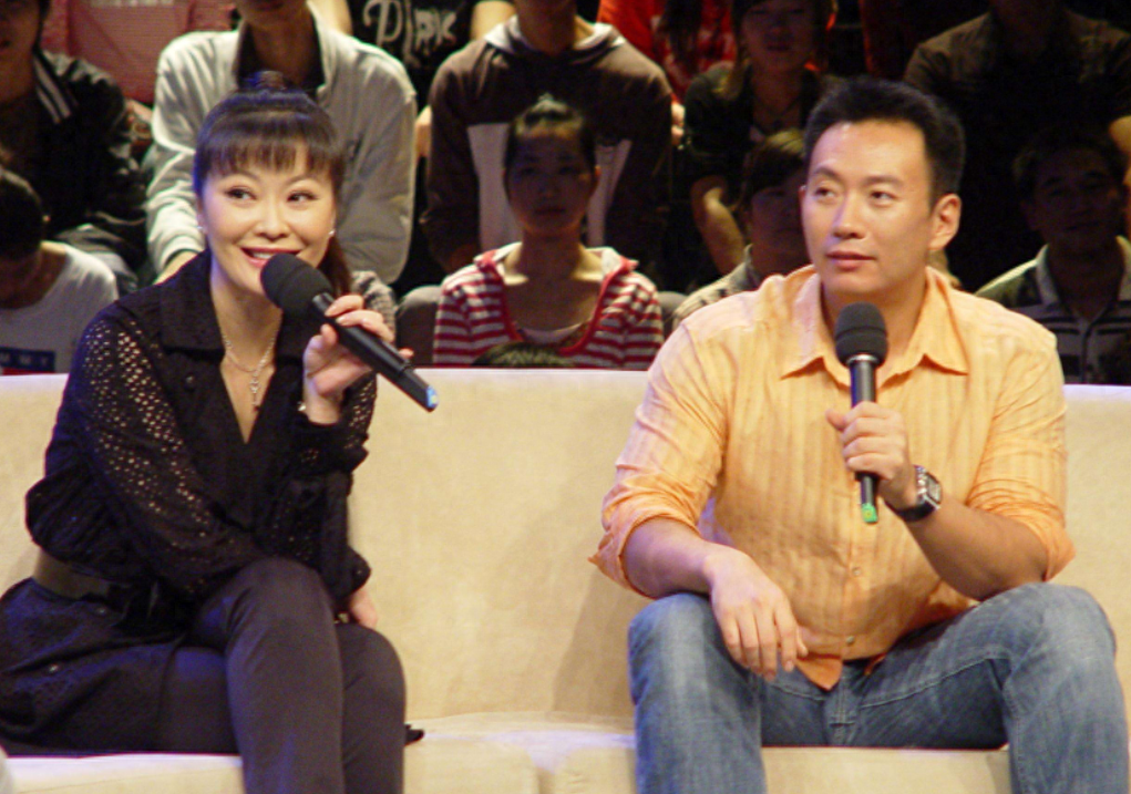 回顾前央视主持王小骞:与丈夫丁克15年,婆婆用一妙计她有了女儿