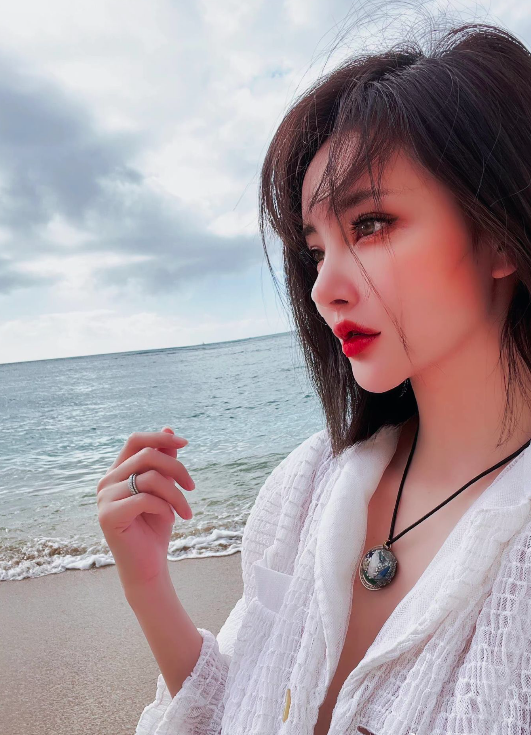 刘雨欣整容变毁容面目全非,从网红脸到芭比脸,已看不出原本模样