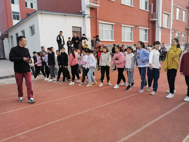 体育|锻炼体育技能 提高身体素质 淇县五中举行七年级期中体育测试