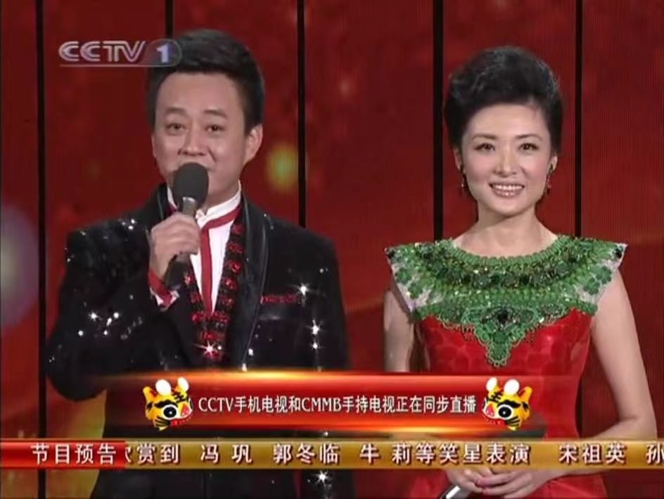 主持过21次春晚,朱军回归央视,一个年轻女孩耽误他4年多