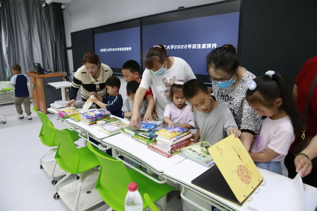 朱岗子村和北理工经管学院联合党支部开展红色"1 1"主题活动