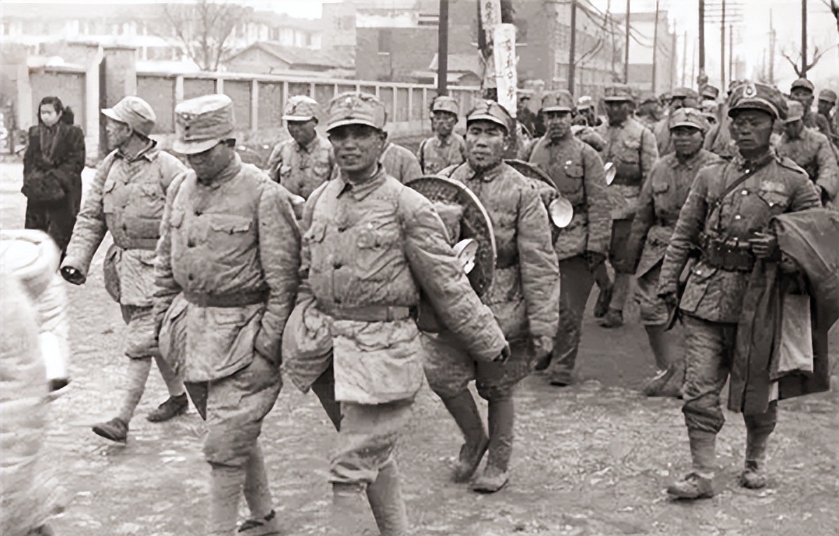 红17军军长和政委叛变,二人活到建国后,最终的结局如何?