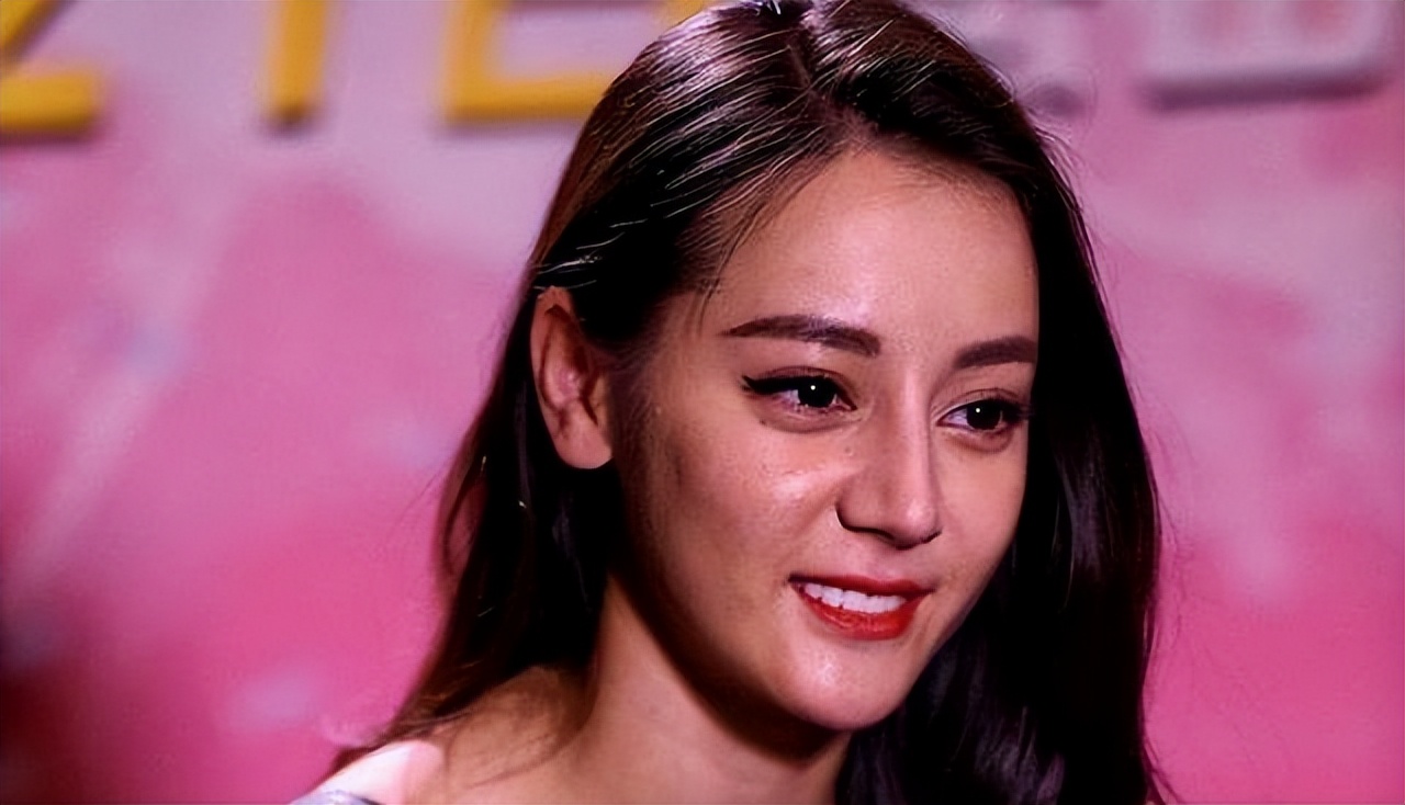 女明星特写镜头下的"尴尬",瑕疵,卡粉,浮粉,简直无法直视!