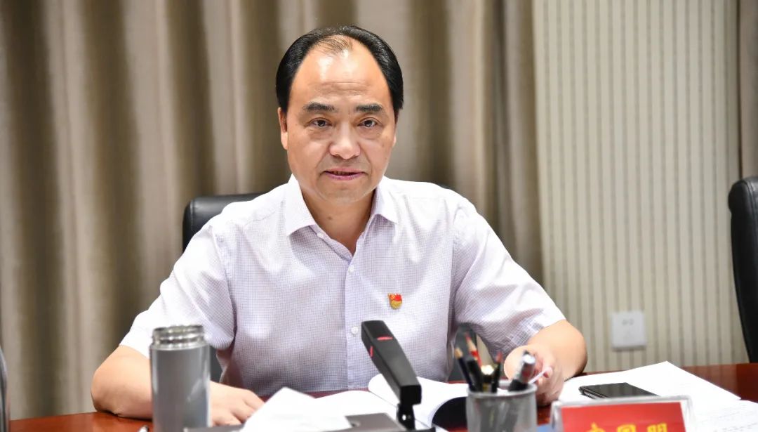宗国明主持召开县委常委会会议