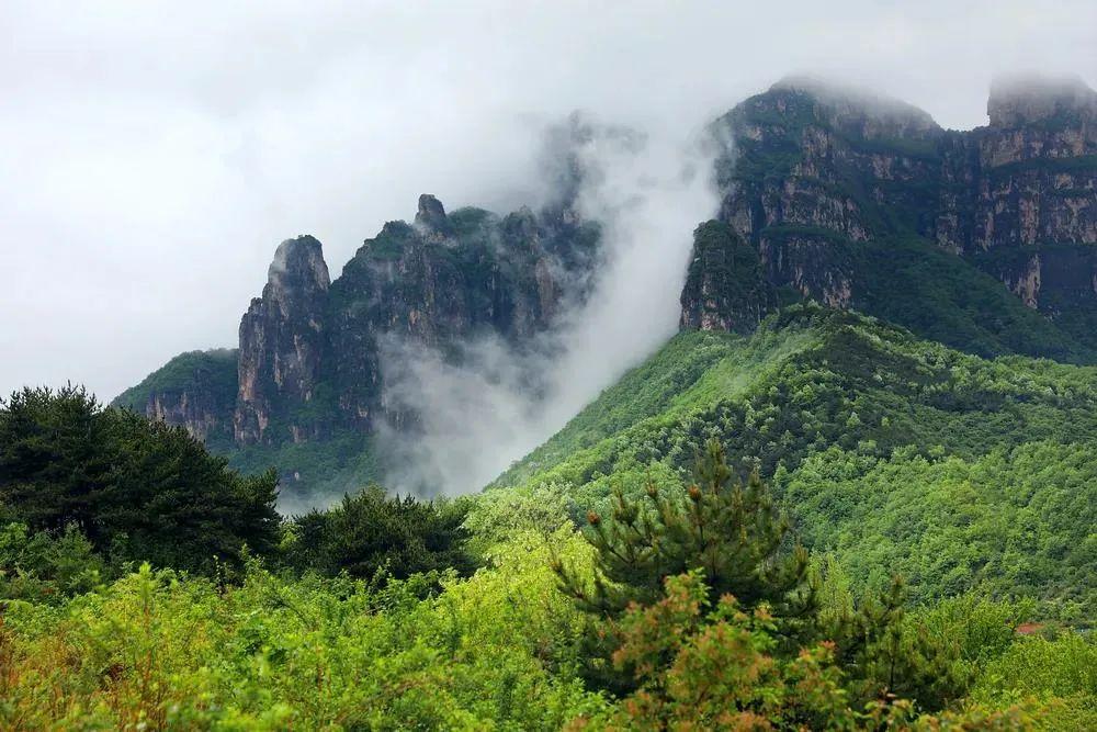 太行山脉雨后云海飘逸,壮丽景象令人陶醉