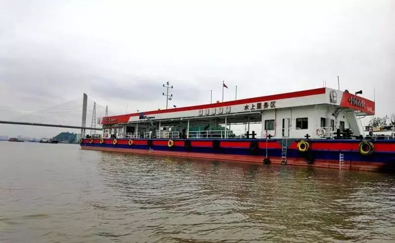 惊呆!中石化在楼顶盖了一座加油站,悬空30米!