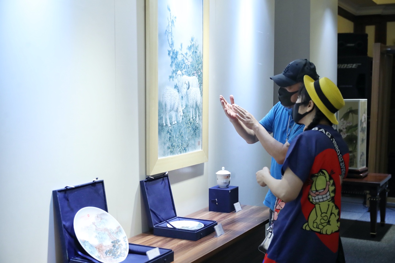 纤毫毕现,瓷上成岚!景德镇陶瓷艺术艺术品鉴会在上海举行
