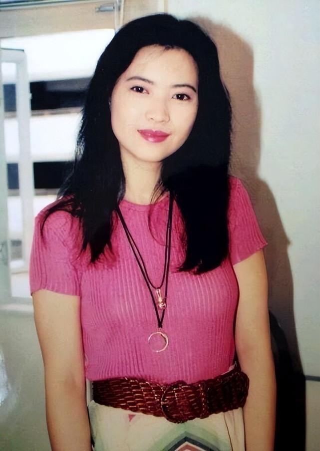 看看四十多年以前的蓝洁瑛,发觉今天的时髦,全是她以前的旧衣服