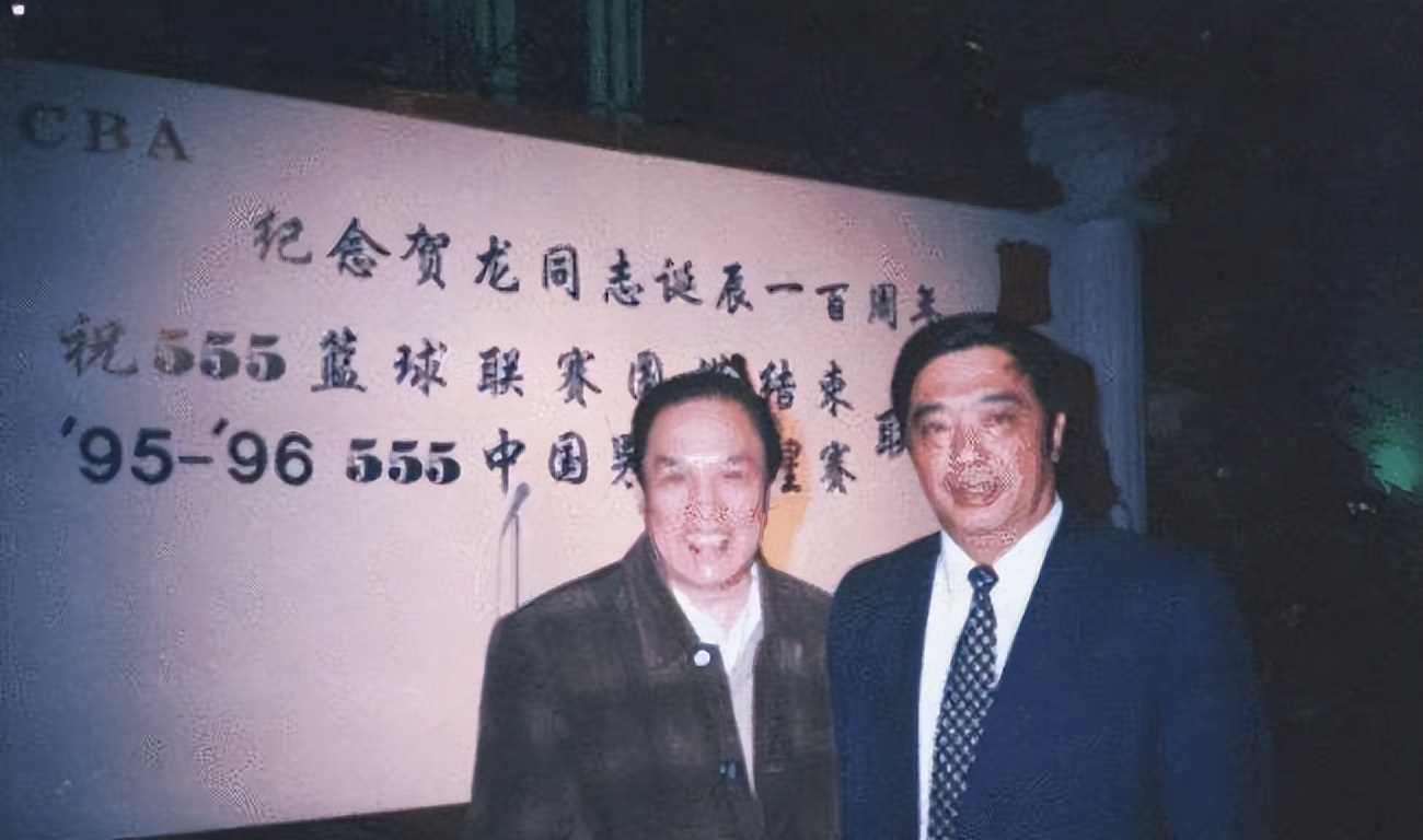 贺龙独子贺鹏飞,一锤定音买下瓦良格号,却在送回国前遗憾离世