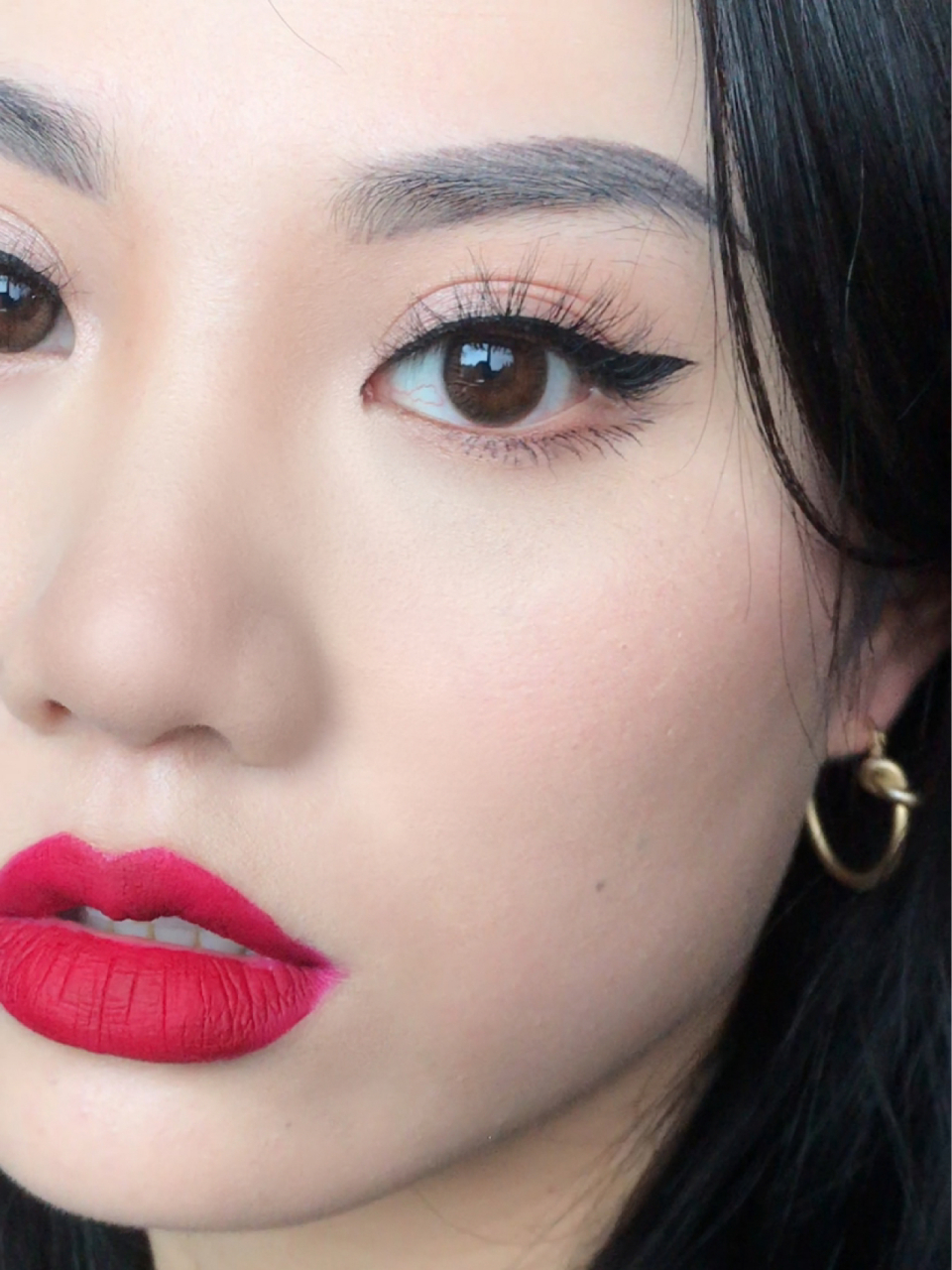 最近研究了一下hooded eyes的眼线画法 简直太适合我这种多层眼皮的