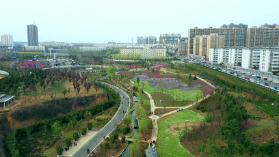 孟津家门口的公园,盛满整个春天