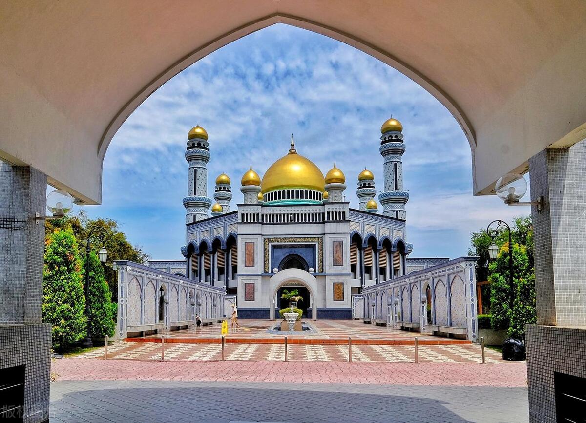 南通礁,扼守南海航道战略位置极佳,被45万人口弹丸小国宣示主权