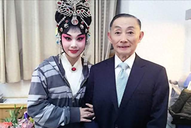 回顾梅兰芳之子梅葆玖一生无儿无女为何至死不原谅李玉刚