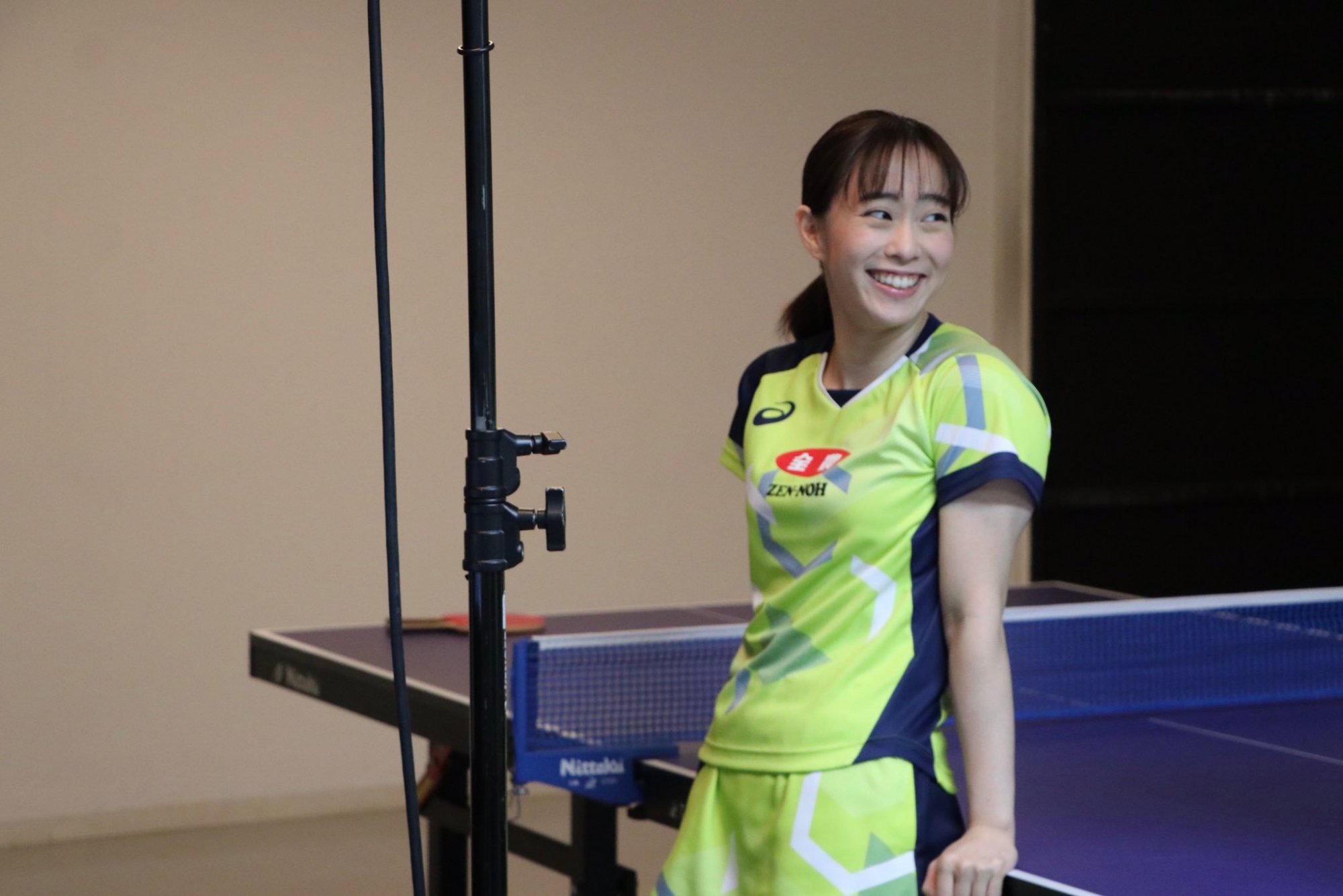 石川佳纯乐开了花!28岁日本美女队长,夺冠后拍广告心情大好!