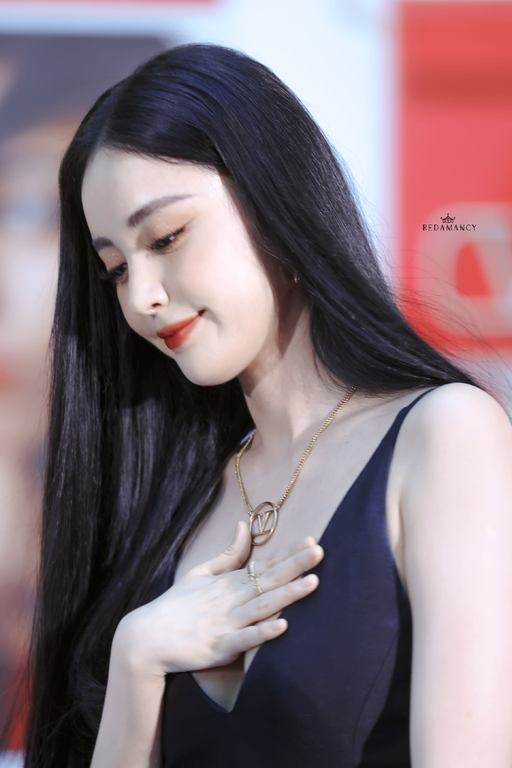 神秘迷人!古力娜扎的身姿与眼神勾魂夺魄