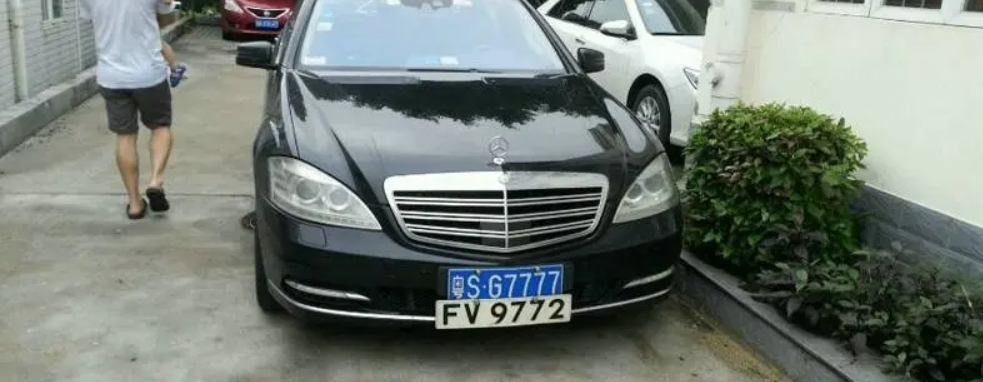 车牌fv黄底开头是什么车?