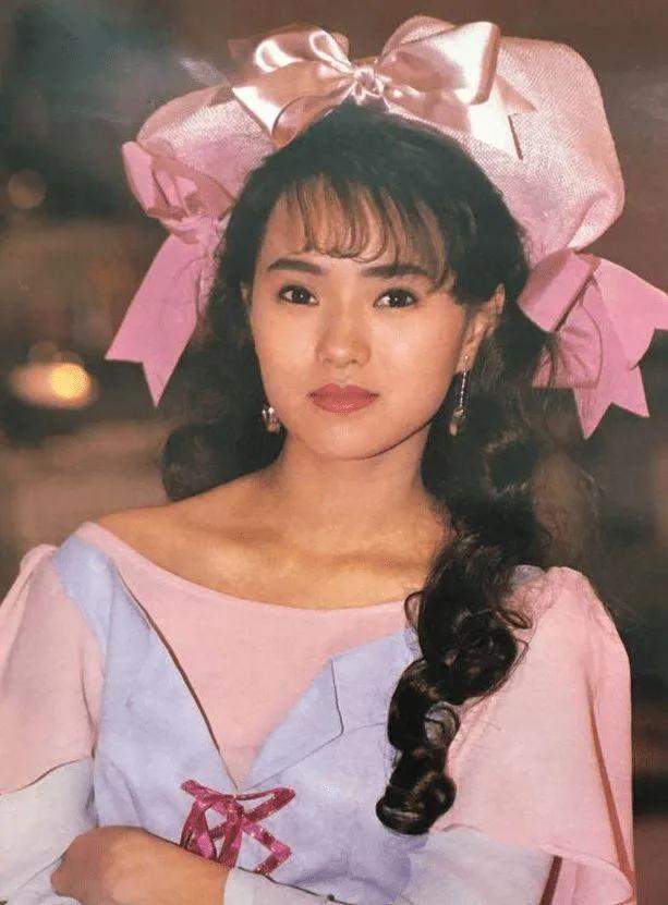 "冻龄才女"伊能静:一婚嫁庾澄庆,二婚嫁秦昊,54岁美如少女!