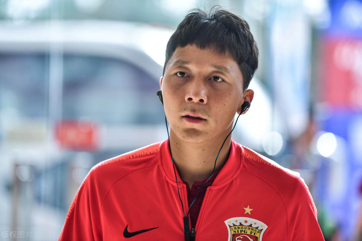 恭喜上港!球队下赛季主力阵容或迎黑马上位,实力不俗值得重用