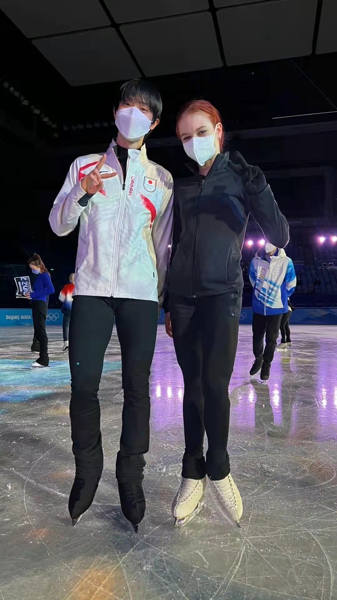 特鲁索娃和羽生结弦同框,和陈巍索要签名!莎莎笑起来真好看