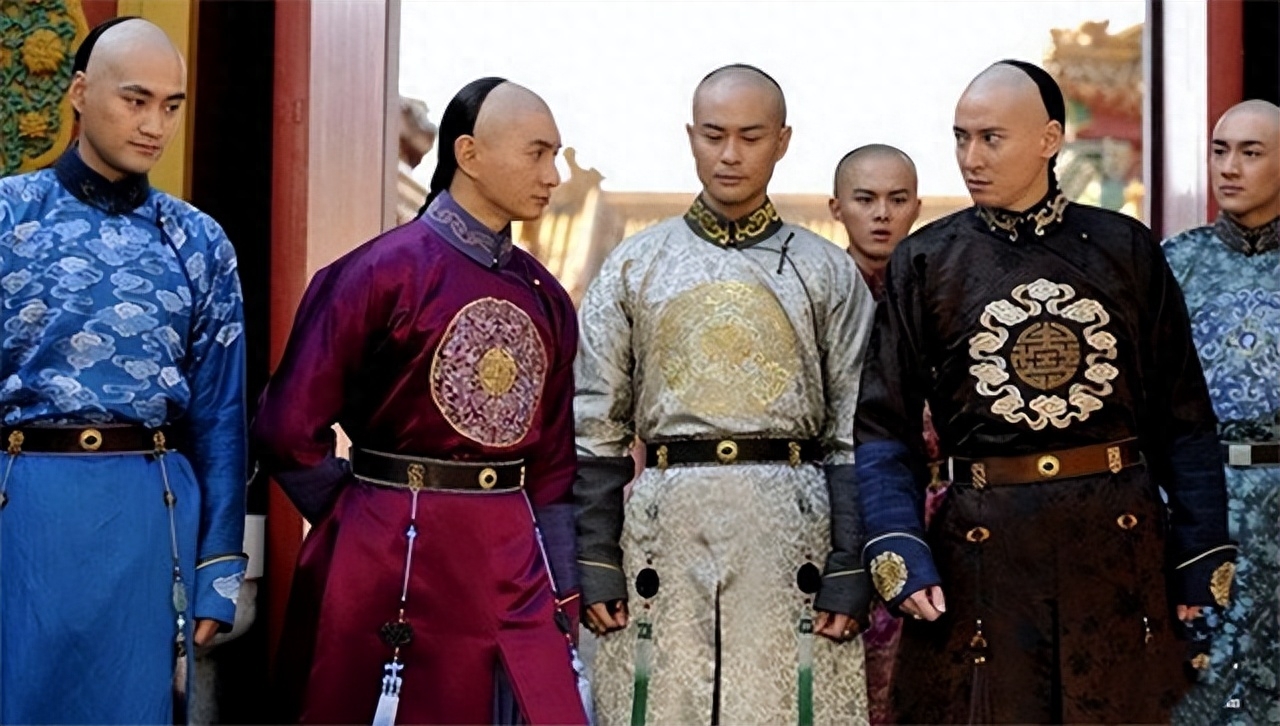 康熙长子胤禔被圈禁在府26年疯狂纳妃生下20个孩子却因祸得福