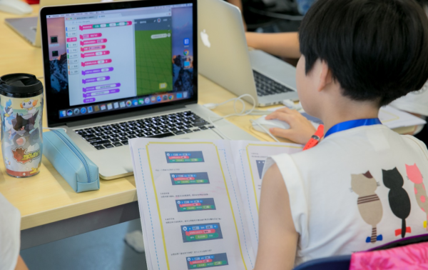 编程猫教师坚持因材施教 探索方法提升学生编程兴趣