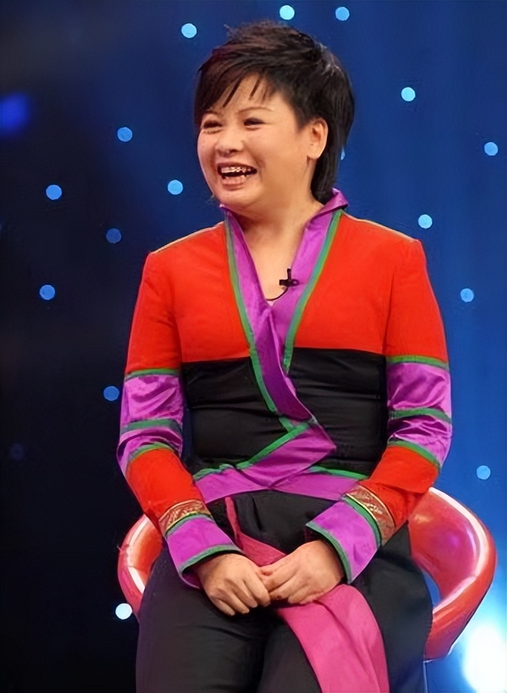 歌星李琼:21岁登上春晚舞台红极一时,现在胖到认不出,婚姻成谜