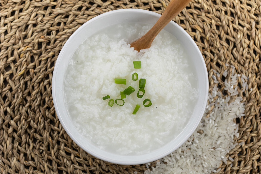 从广式早茶的艇仔粥到全国知名的潮汕砂锅粥,抑或是日常的白粥,粥无论