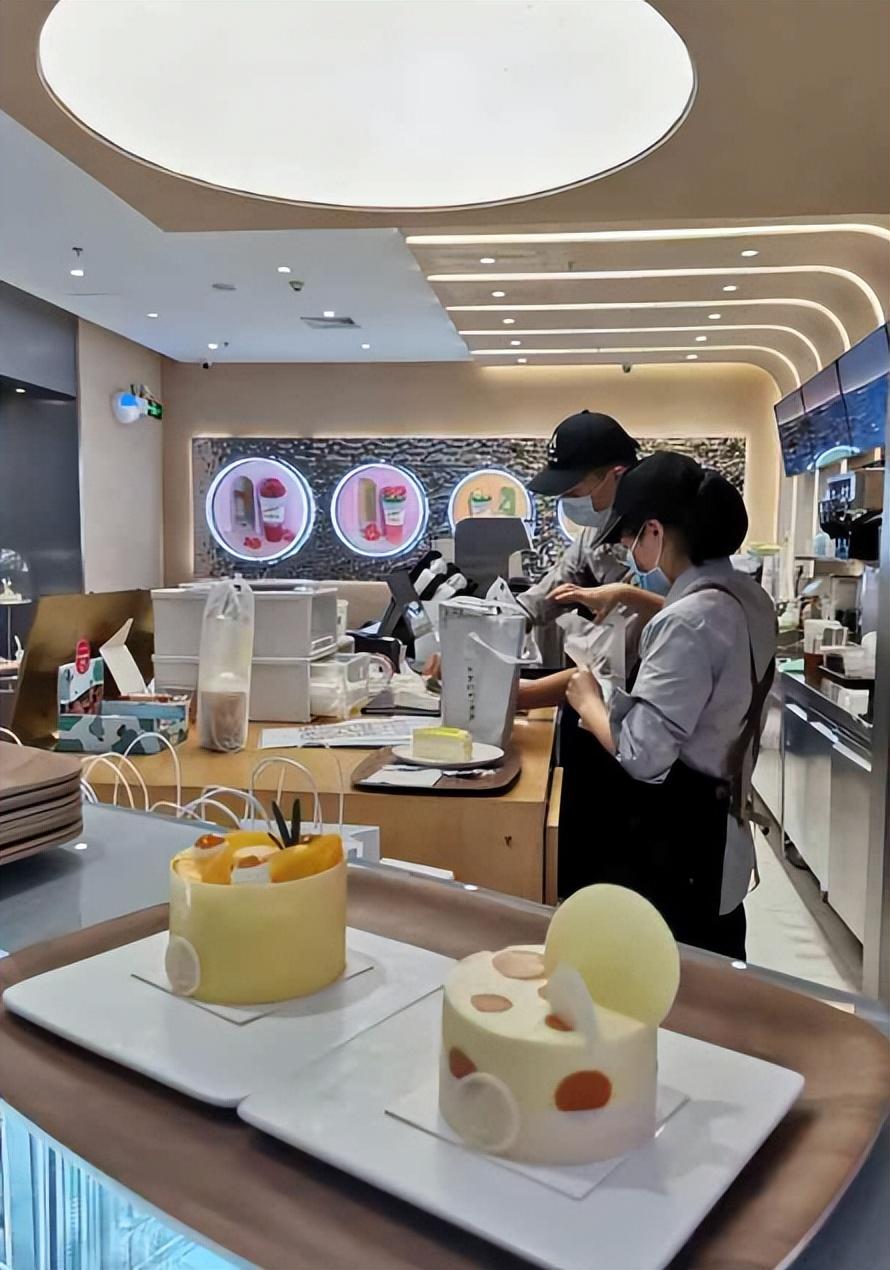 装修1个亿,单个蛋糕"1314万"的昂司蛋糕,也逃不过"倒闭魔咒"