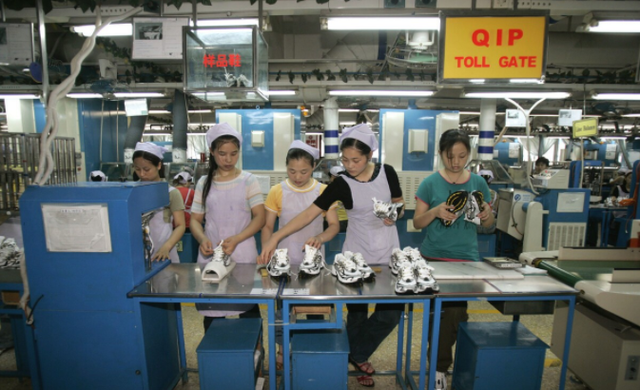 东莞全球最大鞋厂现在的样子:12万员工仅剩1/10,一个时代的落幕