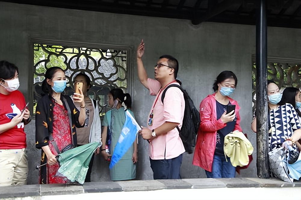 回顾九江网友震怒发文表示30年努力的成果被黑导游一夜败光