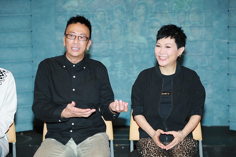 中老年人都喜欢短发吗,60 的陈洁灵短发挺个性,但真有点"土"