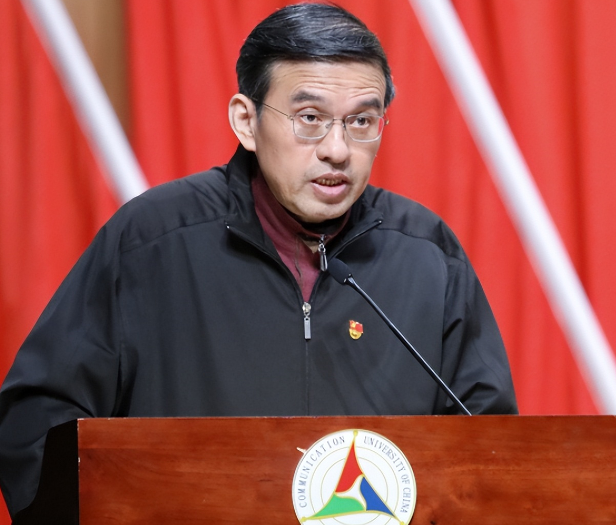 原央视主持人王志履新,任985高校副校长,辟谣身价百亿传闻