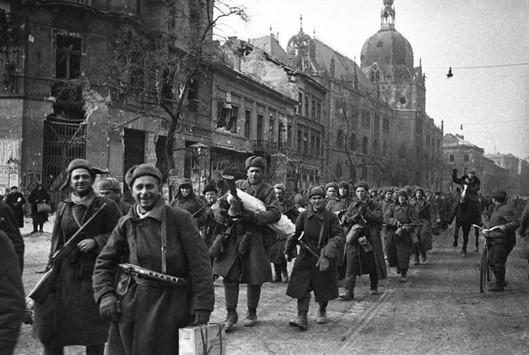 柏林之战的演习:布达佩斯战役有多残酷?惨烈程度不输斯大林格勒