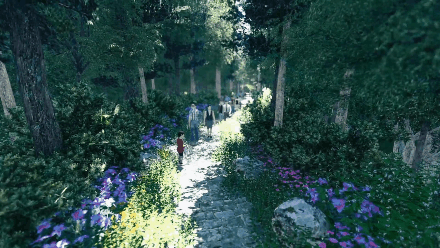 穿过芳草鲜美,落英缤纷的拱廊秘境,游客步入轻烟绿雾的静谧森林,内心