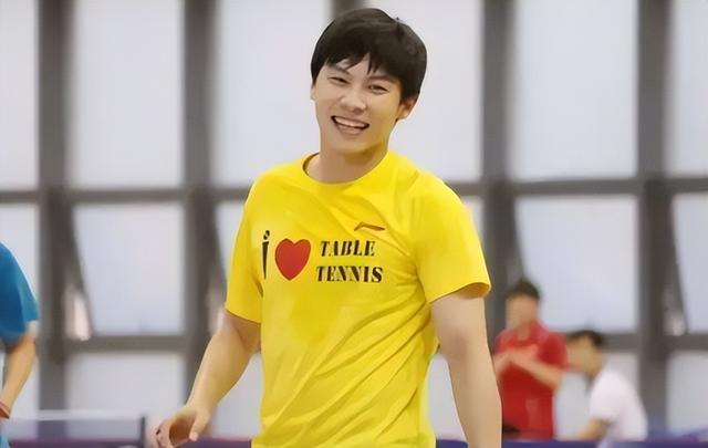 陈玘晒女儿萌照,二婚妻子小11岁,离职究竟是什么原因?