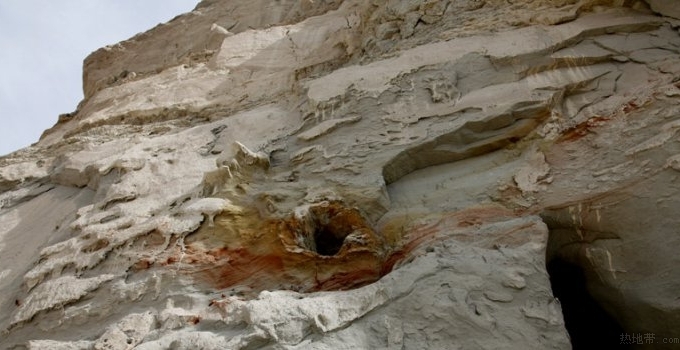 距今15万年,百米长铁管贯穿山体,白公山"外星遗址",至今无解