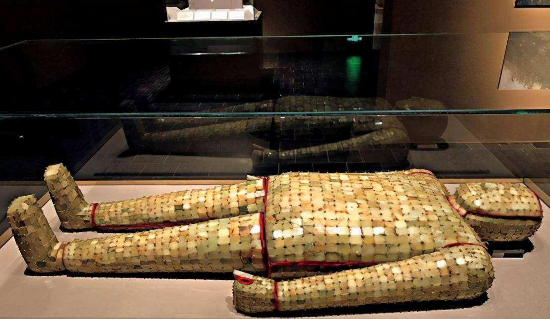 1999年,富商2万伪造金缕衣,故宫专家估价24亿,轻松骗走银行5亿