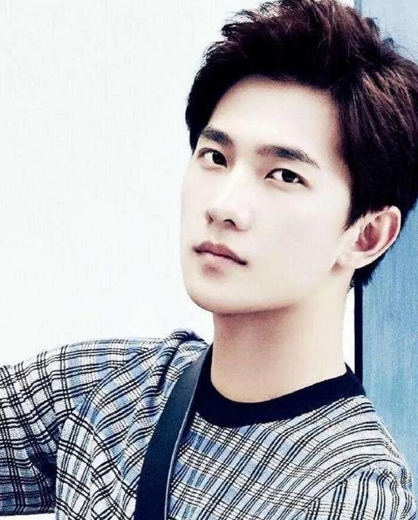 女人心中"完美男神"的3个特点,关闭美颜和滤镜后,颜值下跌?