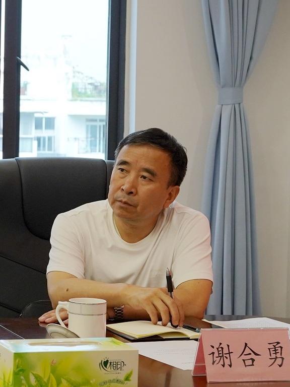 成都中院党组副书记,副院长李光旭带队征求代表,委员意见建议