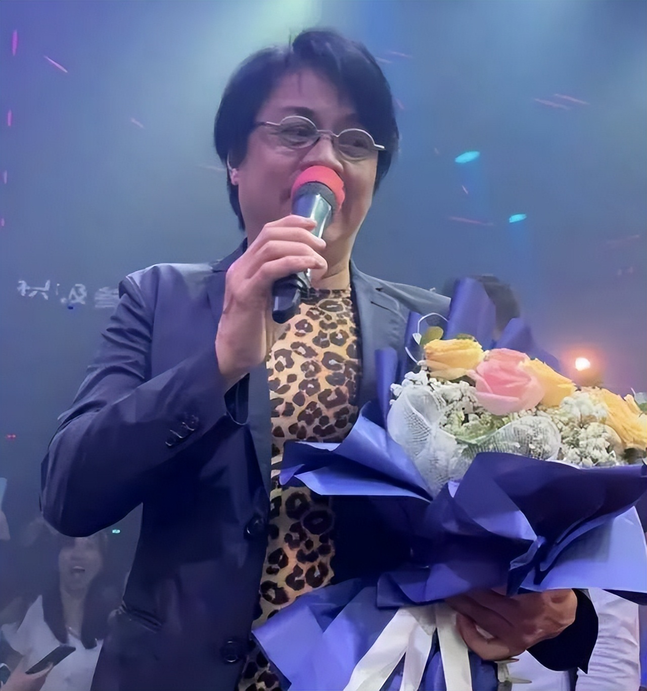 亚视前小生尹天照近况曝光!酒吧商演人气低,为妻子治病花光家产