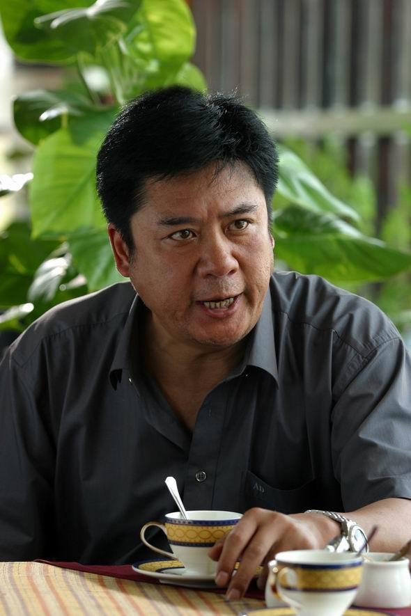 演员张潮:二婚娶小20岁娇妻,62岁再当父亲,和大女儿关系紧张