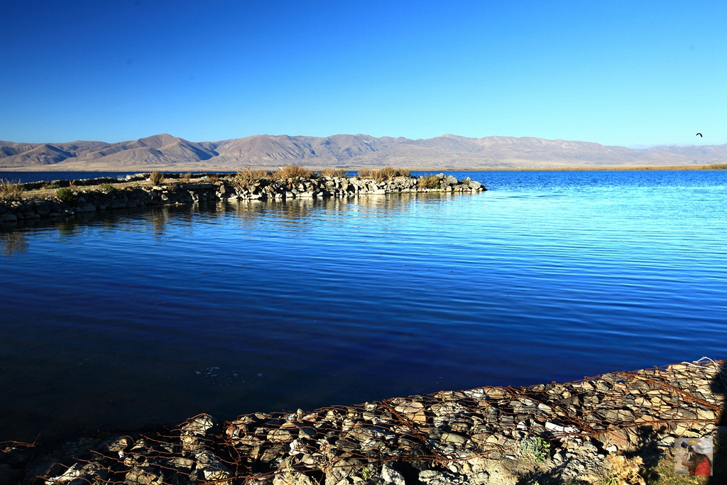 塞凡湖:外高加索最大的湖泊,亚美尼亚度假胜地