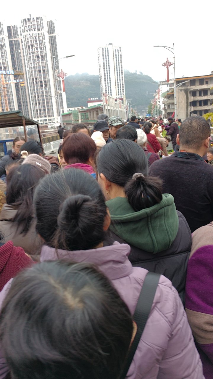 熙熙攘攘的人群