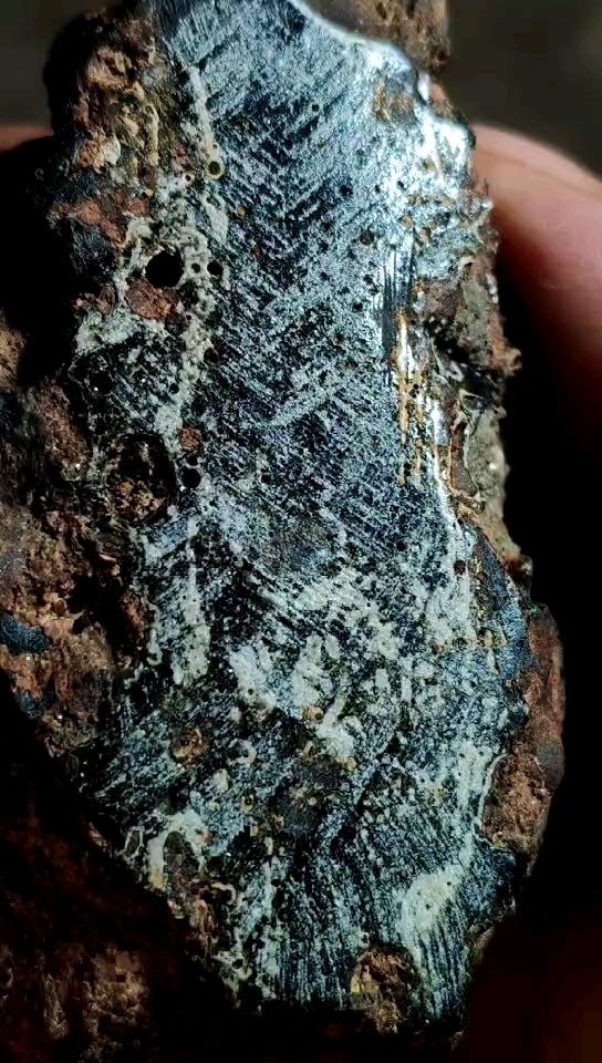 一块中铁陨石分享给大家欣赏!