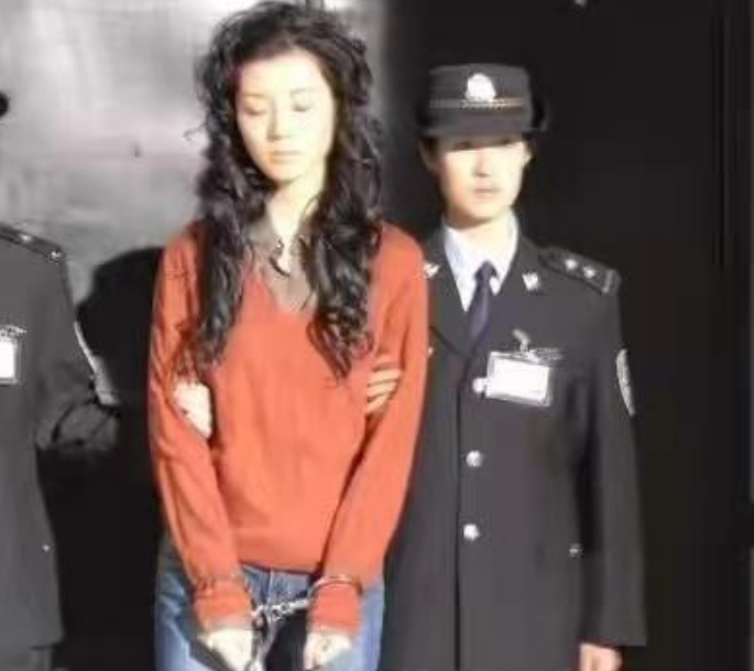 细说美女死刑犯毕丽梅,2005年枪决后"死而复生",法警二次行刑