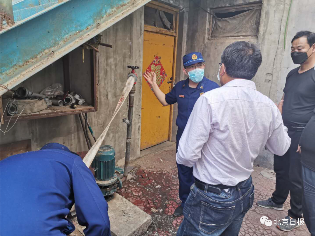 推荐北京两车相撞爆炸前5分钟人被救出！两人明知氧气瓶随时会爆炸仍去救人