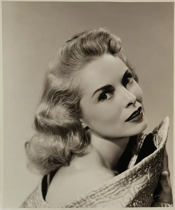 她是《惊魂记》中的玛丽安-克莱恩,曾是托尼-柯蒂斯的妻子