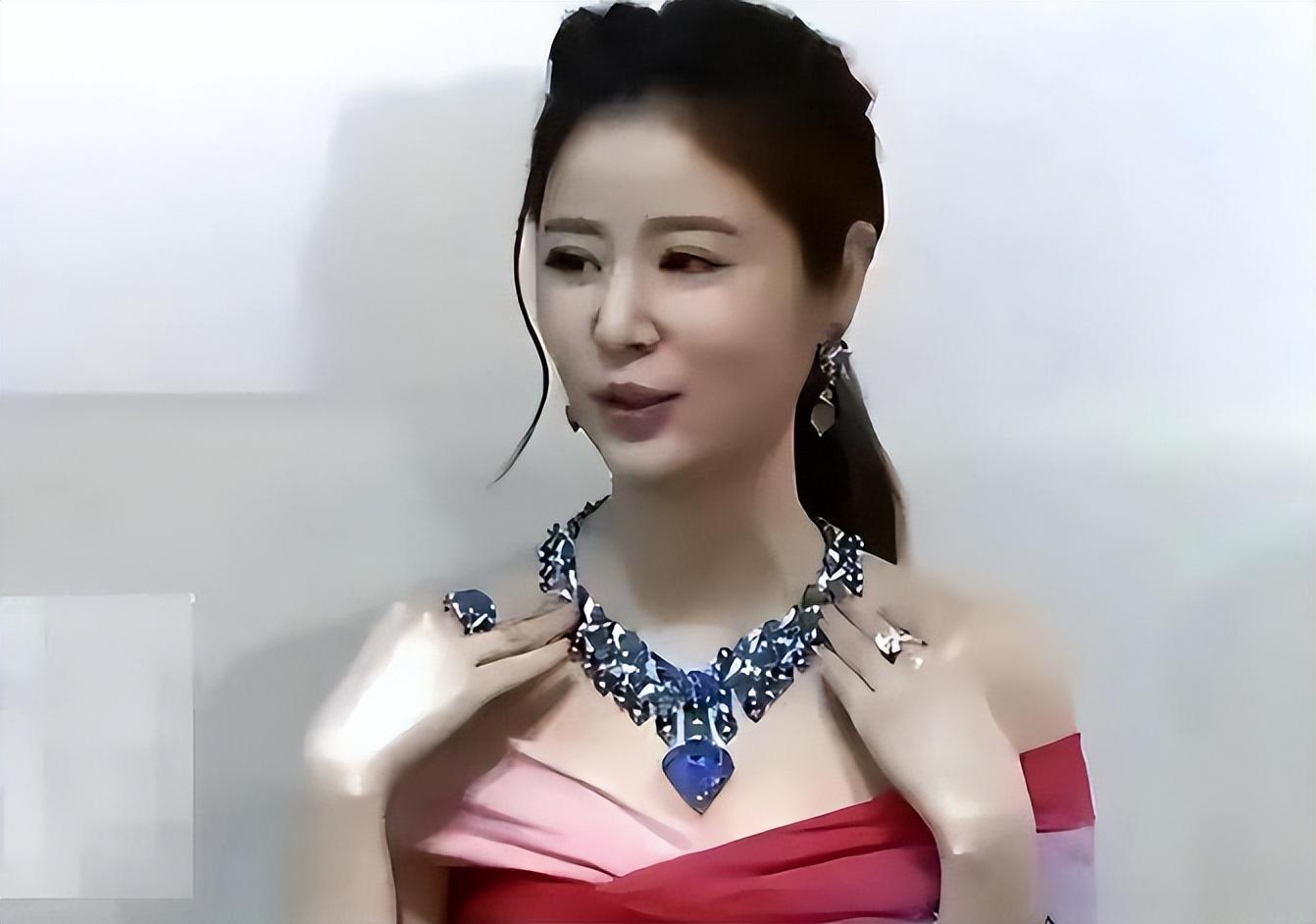 从不捐款的6位明星,国内捞金无数从不捐款,表面阔绰却一毛不拔